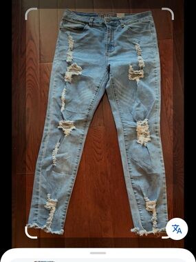 VIP JEANS Distressed Light Blue Women's SIZE 11